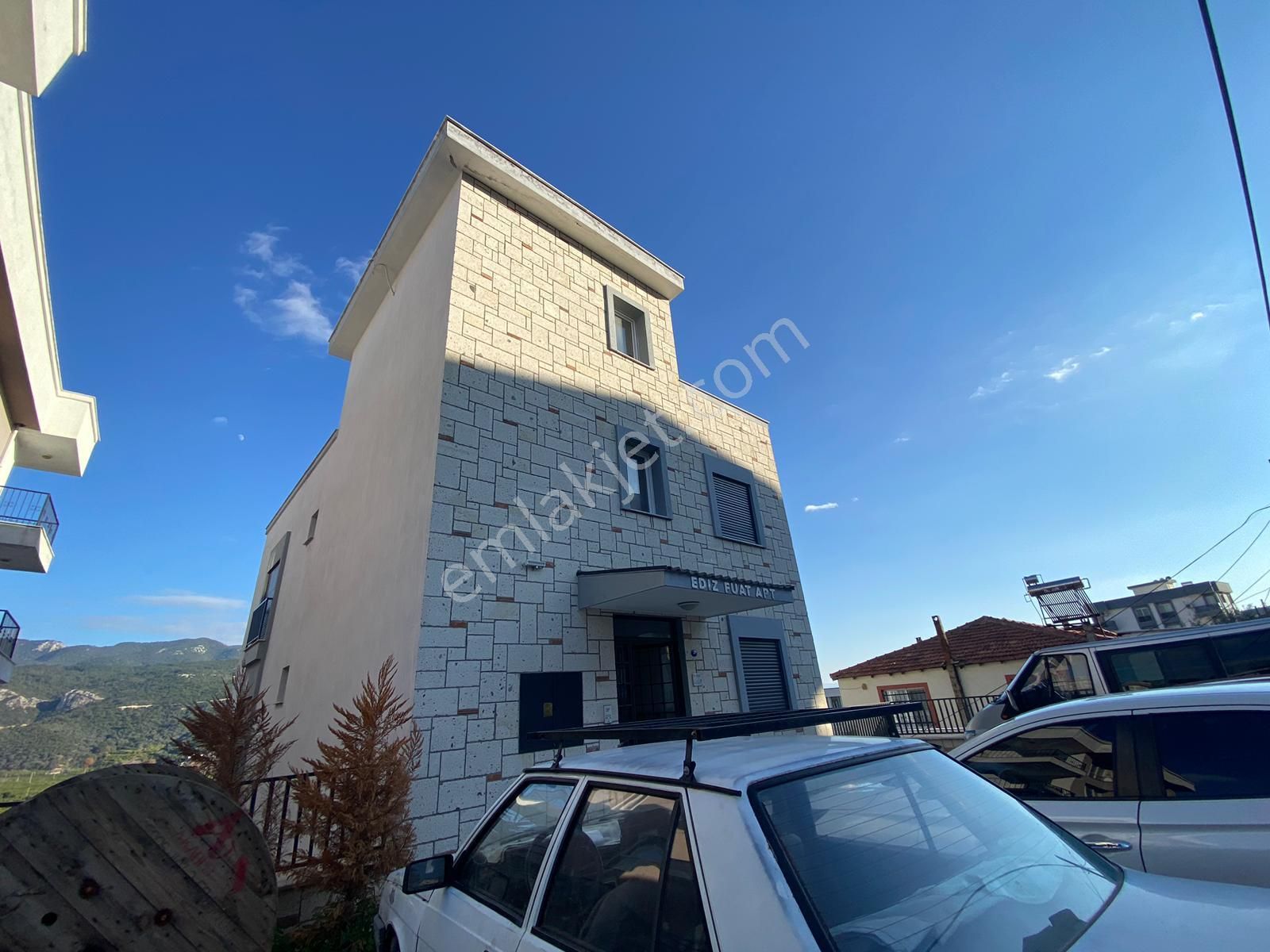 Saim Olcayto'dan Muhteşem Manzaralı 2+1 Geniş , Çift Balkonlu Daire - Görsel 3