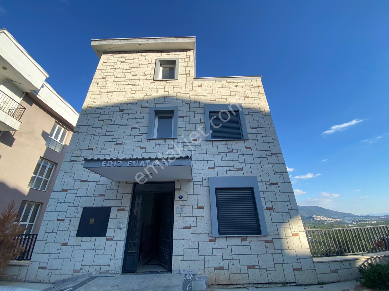 Saim Olcayto'dan Muhteşem Manzaralı 2+1 Geniş , Çift Balkonlu Daire