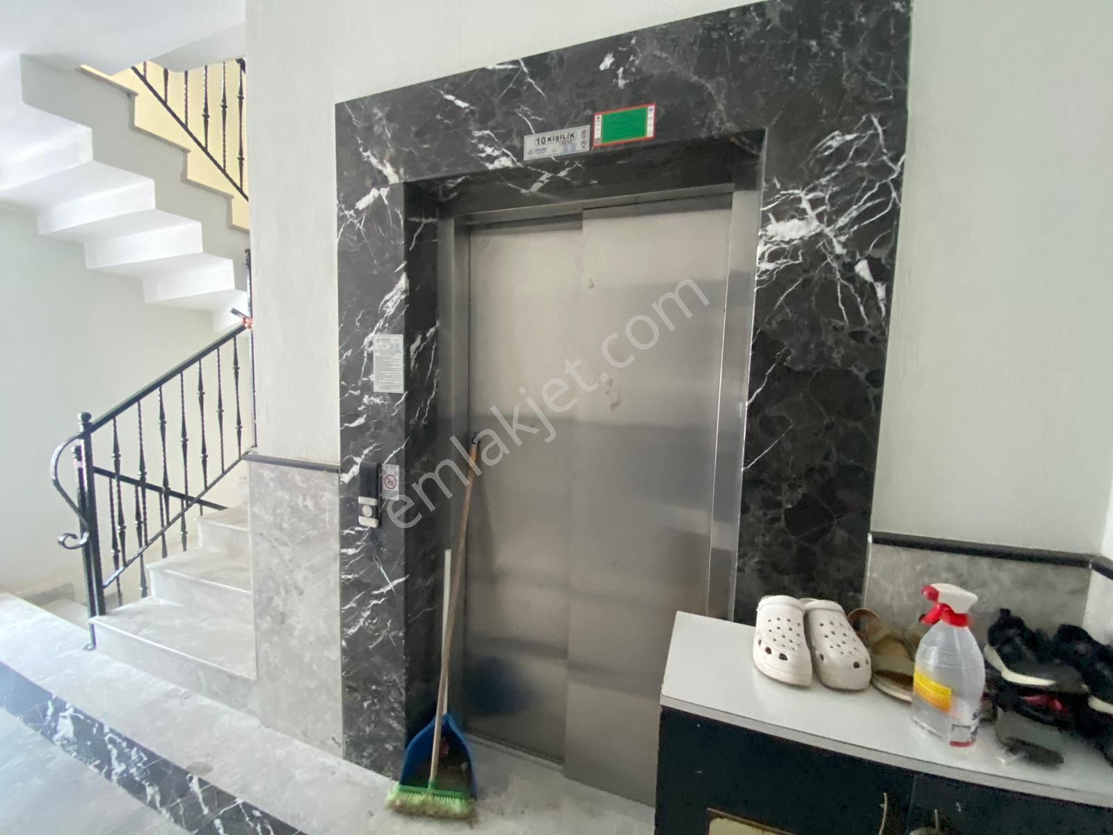 Saim Olcayto'dan Muhteşem Manzaralı 2+1 Geniş , Çift Balkonlu Daire - Görsel 23