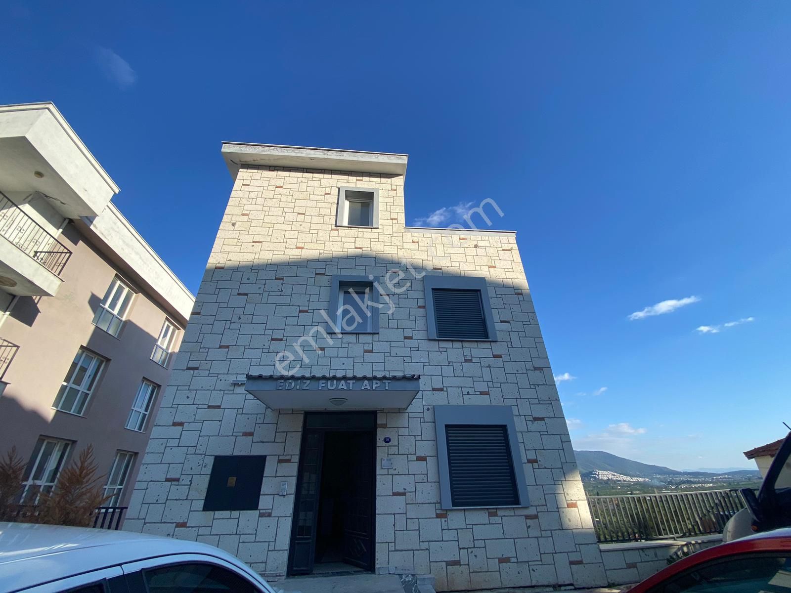 Saim Olcayto'dan Muhteşem Manzaralı 2+1 Geniş , Çift Balkonlu Daire - Görsel 2