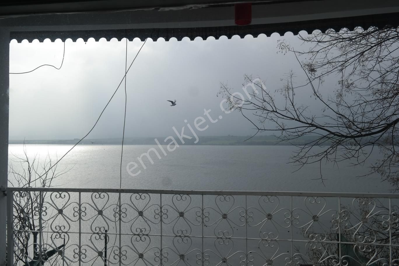 Küçükçekmece Göl Manzaralı Müstakil Komple Kiralık Bina - Görsel 14