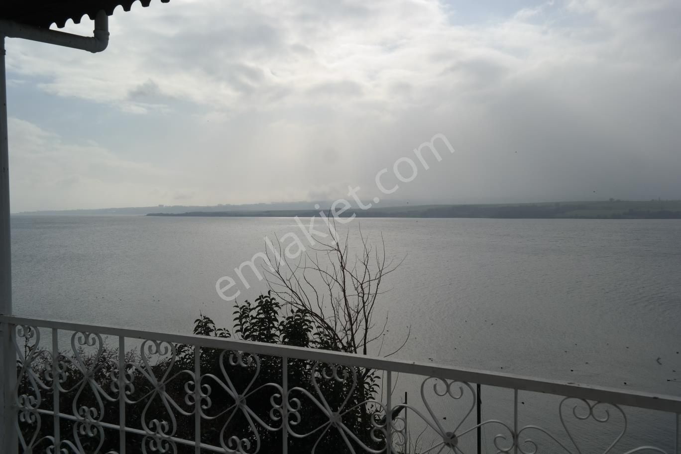 Küçükçekmece Göl Manzaralı Müstakil Komple Kiralık Bina - Görsel 8