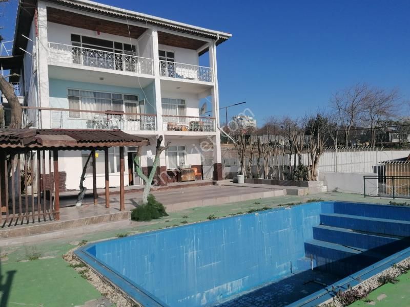 Küçükçekmece Göl Manzaralı Müstakil Komple Kiralık Bina - Görsel 13