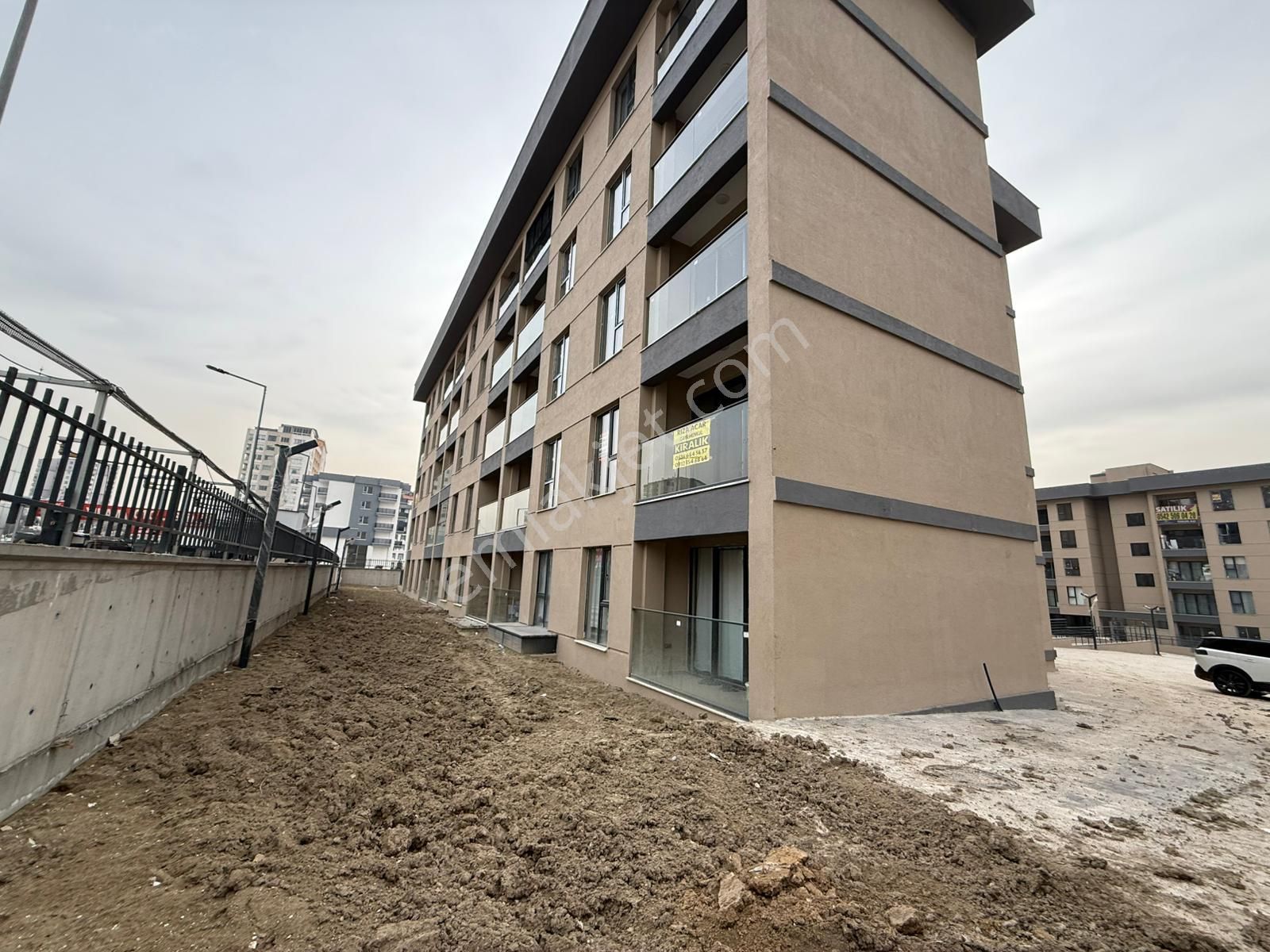 Rıza Acar'dan Meydan Çakılar Sitesinde Eşyalı 1+1 Kiralık Daire - Görsel 16