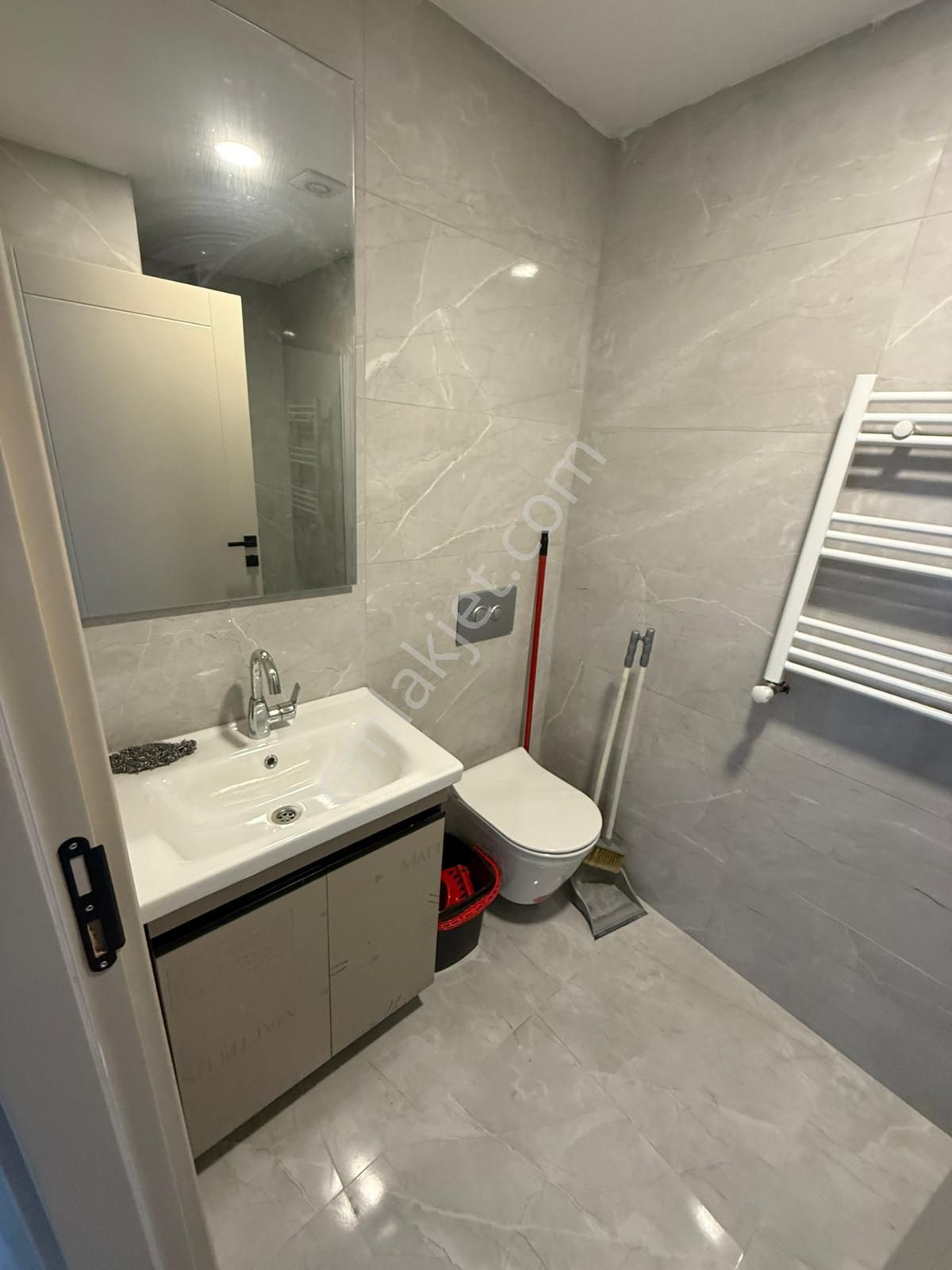 Rıza Acar'dan Meydan Çakılar Sitesinde Eşyalı 1+1 Kiralık Daire - Görsel 32