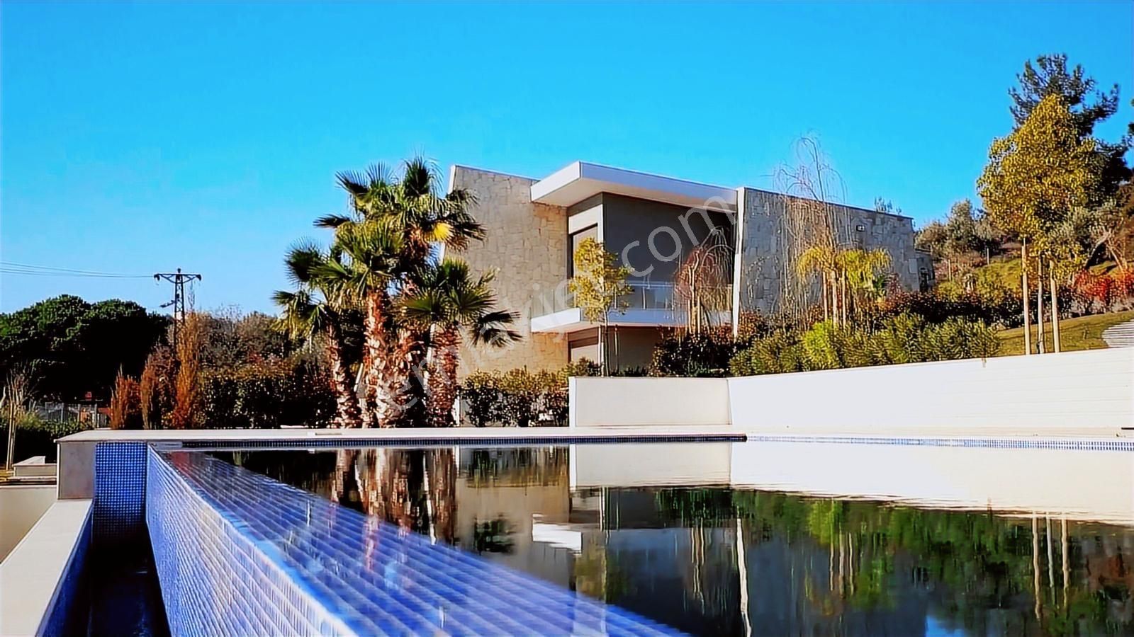 Urla Keklikte'de, 3300 M2 Arsa İçinde Malikane Rezerve'den