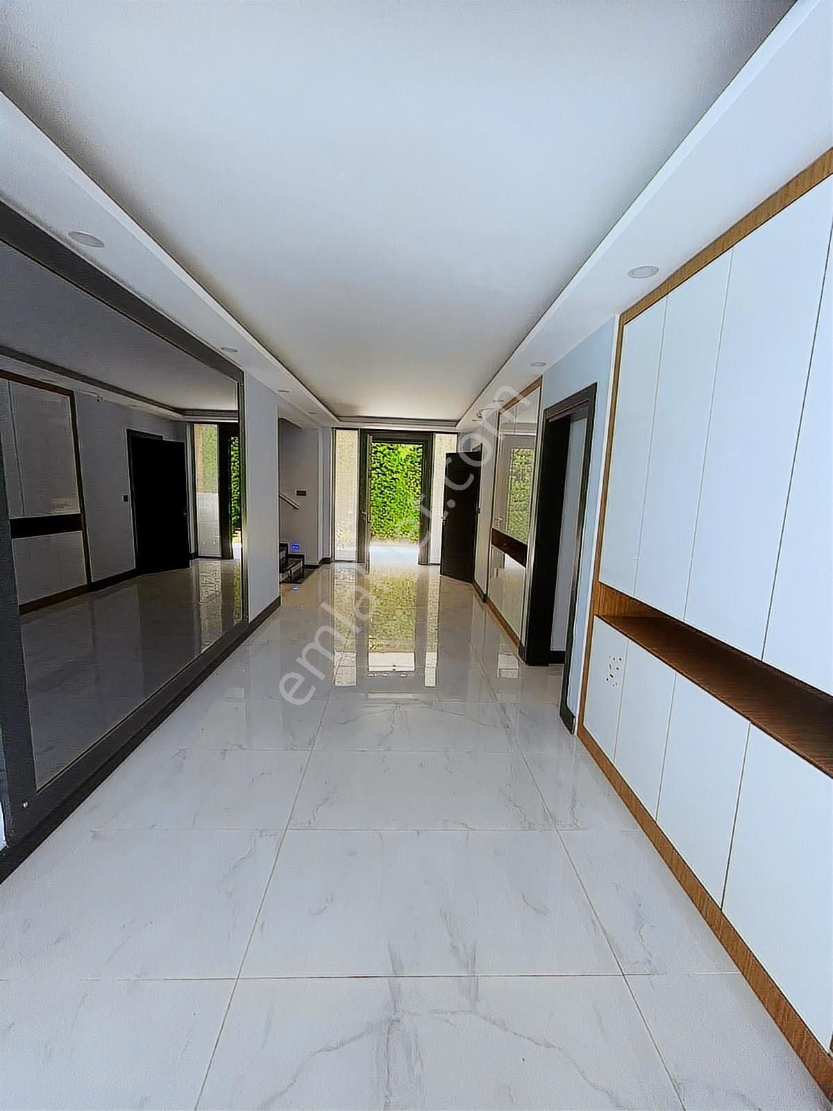 Urla Kekliktepe'de Sitede Özel Havuzlu Modern Villa Rezerve'den - Görsel 14