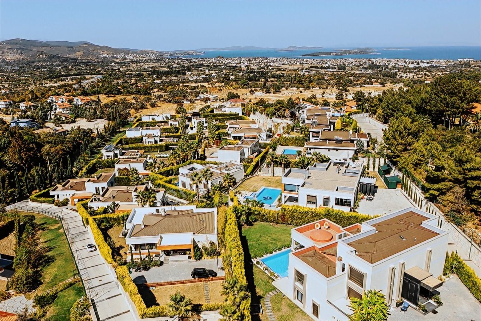 Urla Kekliktepe'de Sitede Özel Havuzlu Modern Villa Rezerve'den - Görsel 4