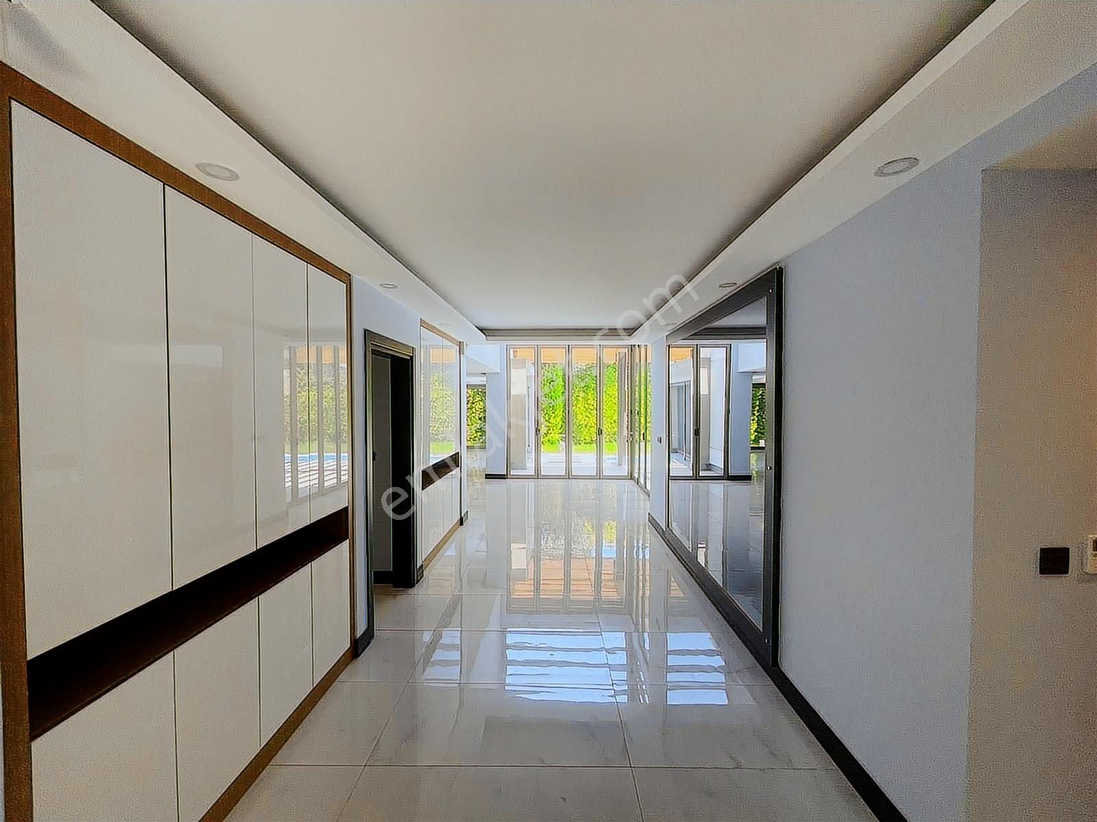 Urla Kekliktepe'de Sitede Özel Havuzlu Modern Villa Rezerve'den - Görsel 13