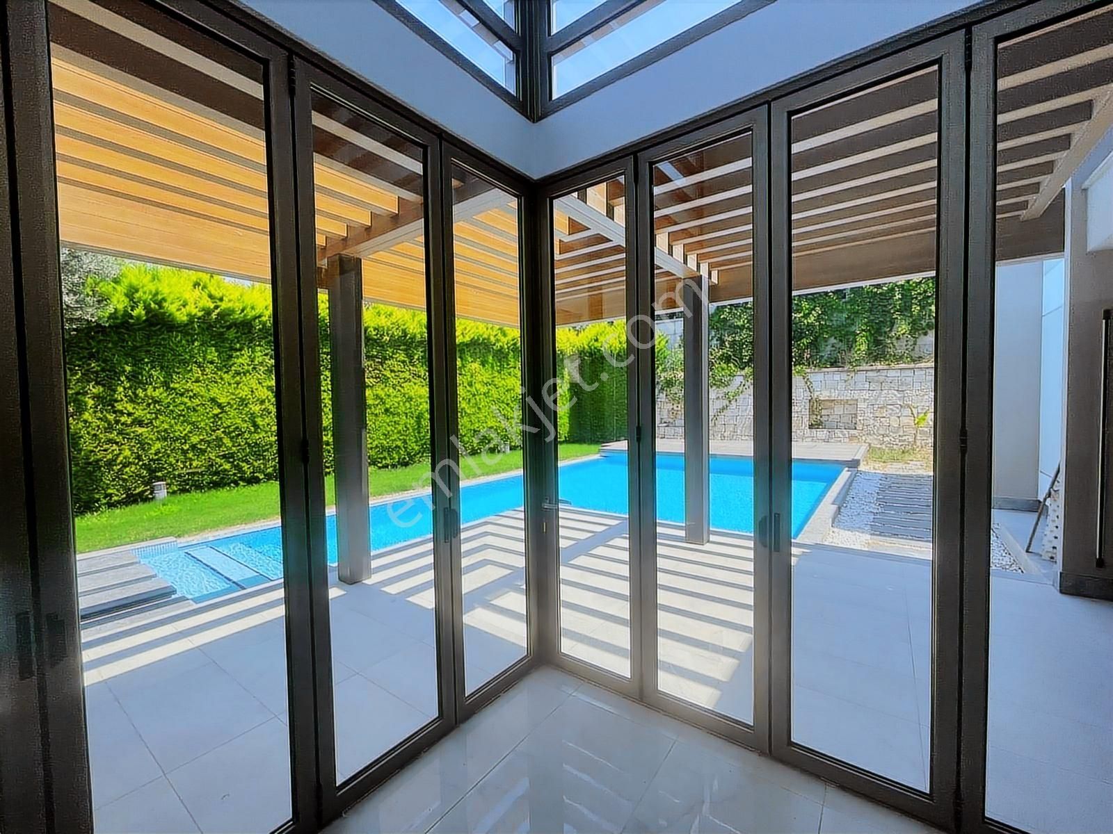 Urla Kekliktepe'de Sitede Özel Havuzlu Modern Villa Rezerve'den - Görsel 18