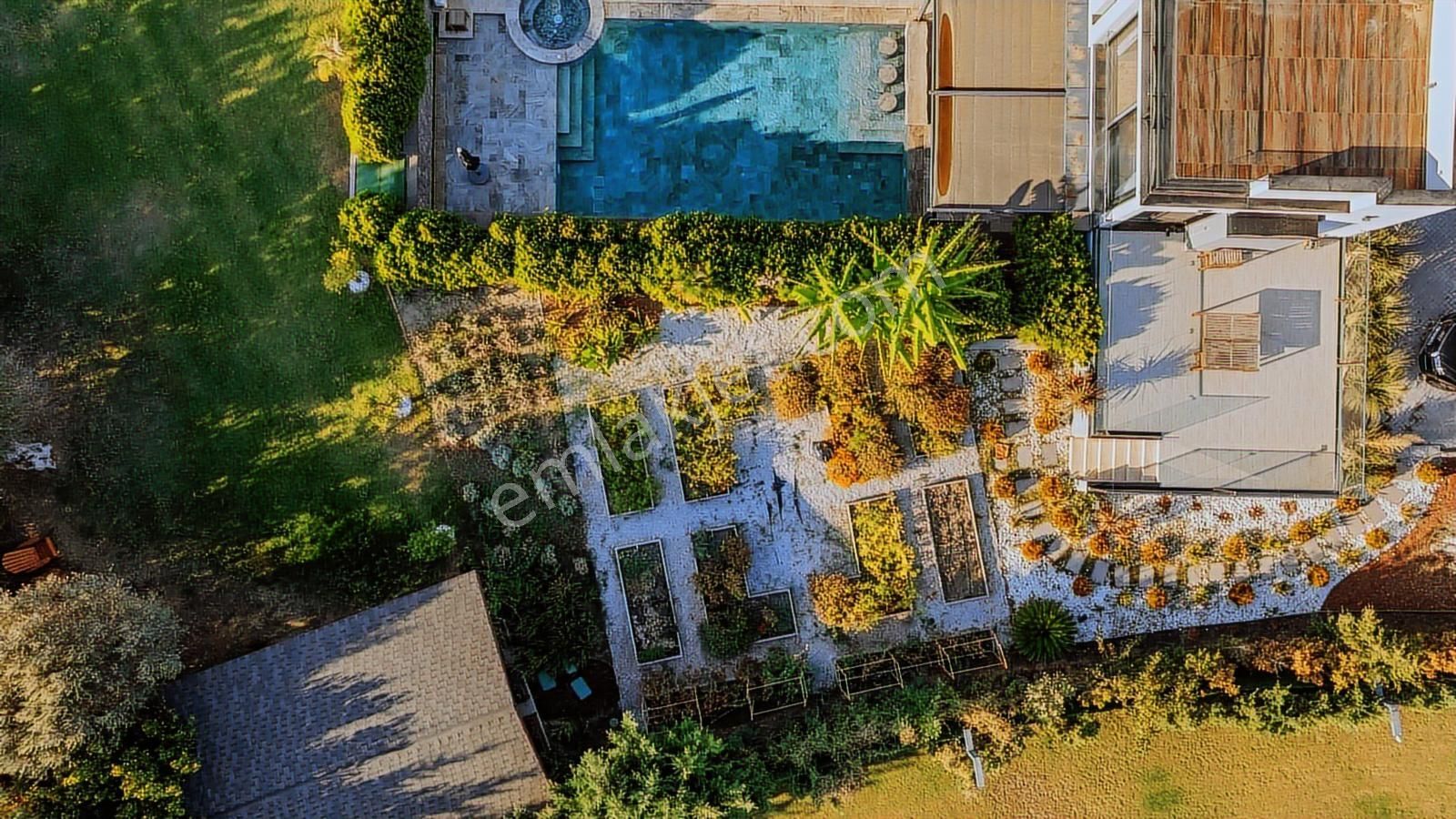 Urla'da Büyük Fırsat !! Muhteşem Villa - Görsel 24