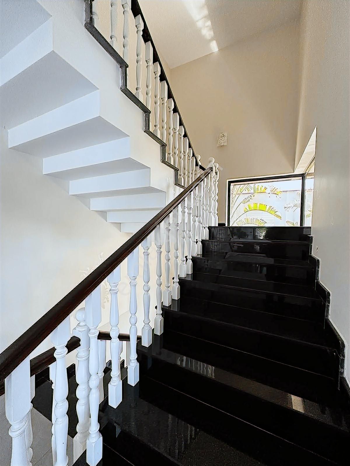 Urla'da Büyük Fırsat !! Muhteşem Villa - Görsel 32