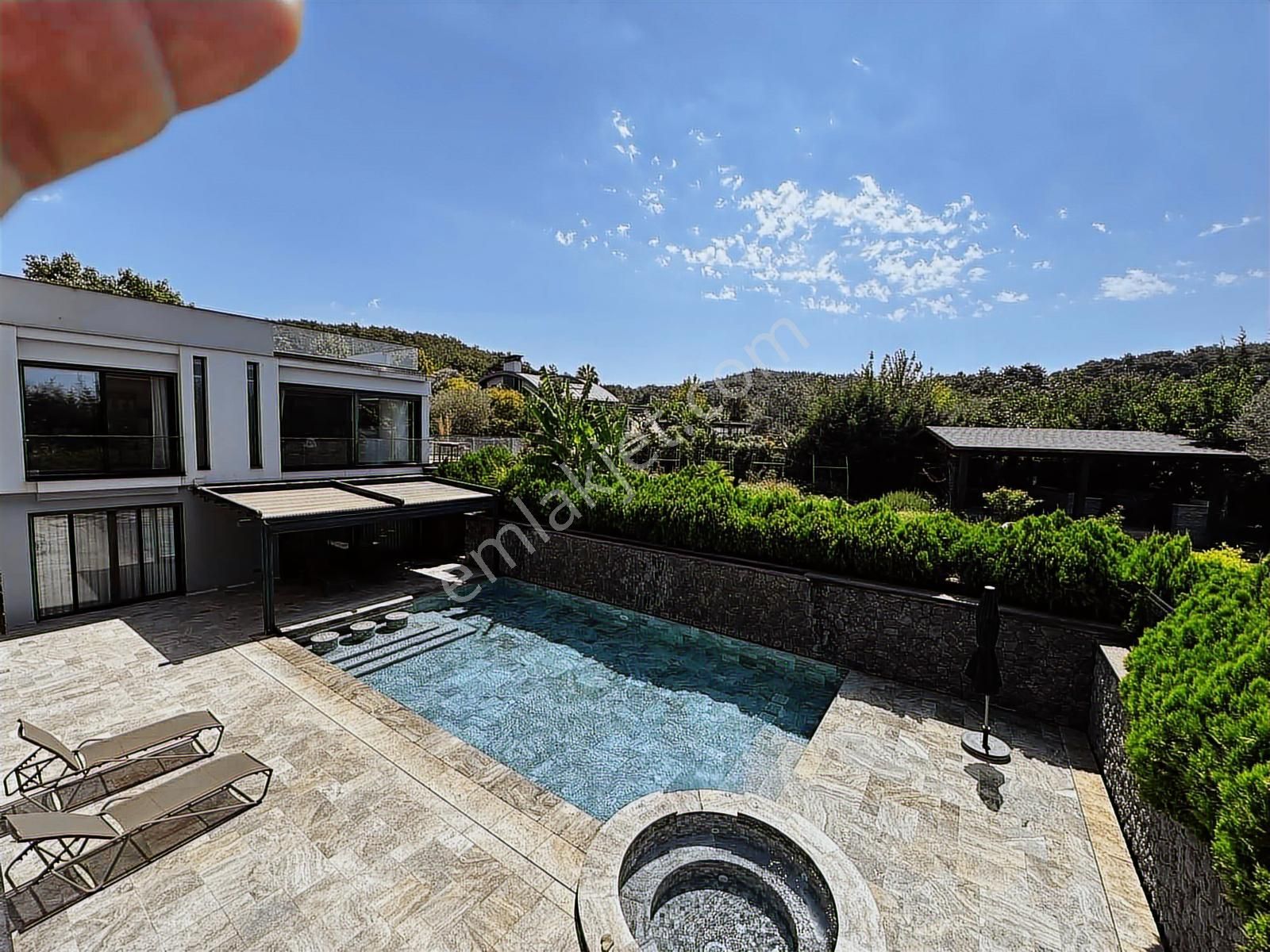 Urla'da Büyük Fırsat !! Muhteşem Villa - Görsel 24