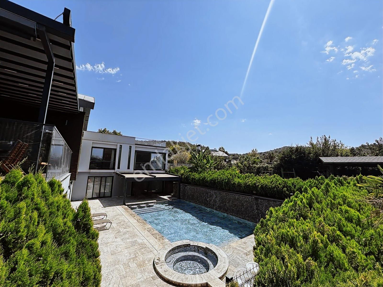 Urla'da Büyük Fırsat !! Muhteşem Villa - Görsel 10