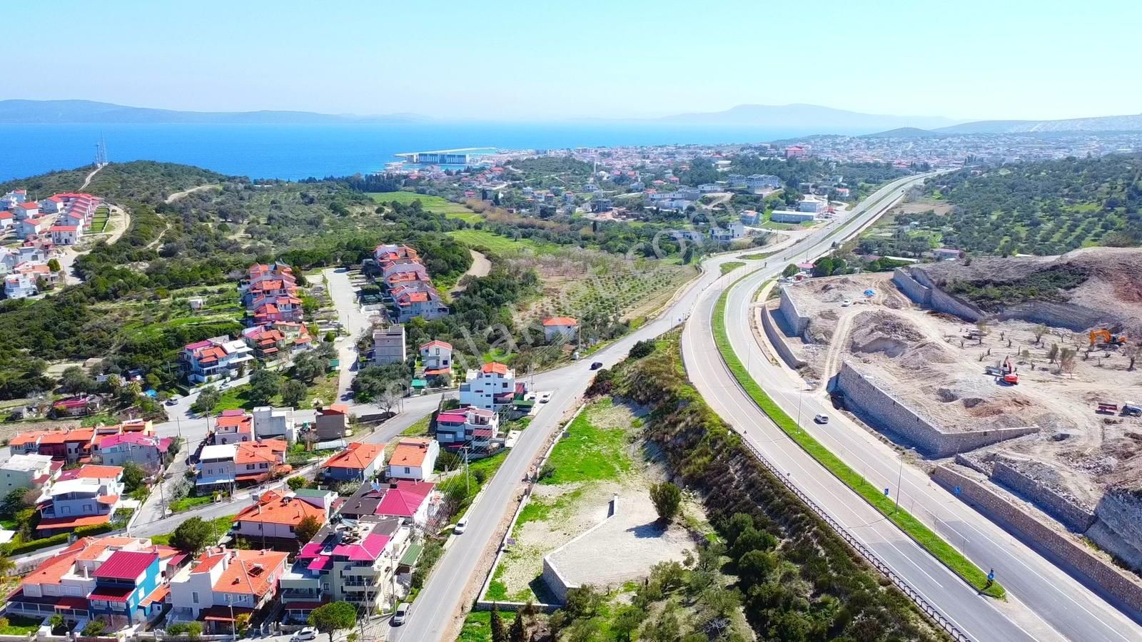 Karaburun Mordoğan Ardıç'ta Deniz Manzaralı Yola Cepheli Tarla - Görsel 13