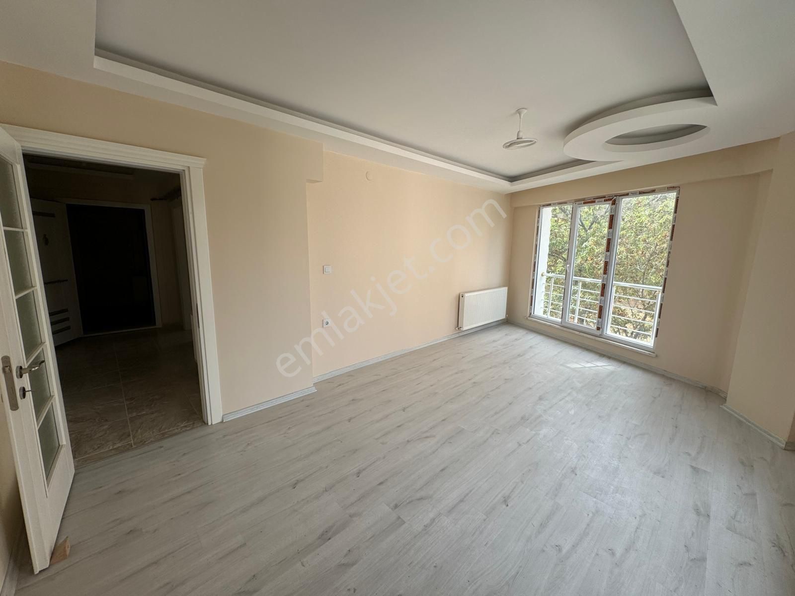 Muratlı Caddesinde, Askeri Lojmanın Yanında Satılık Daire. - Görsel 8