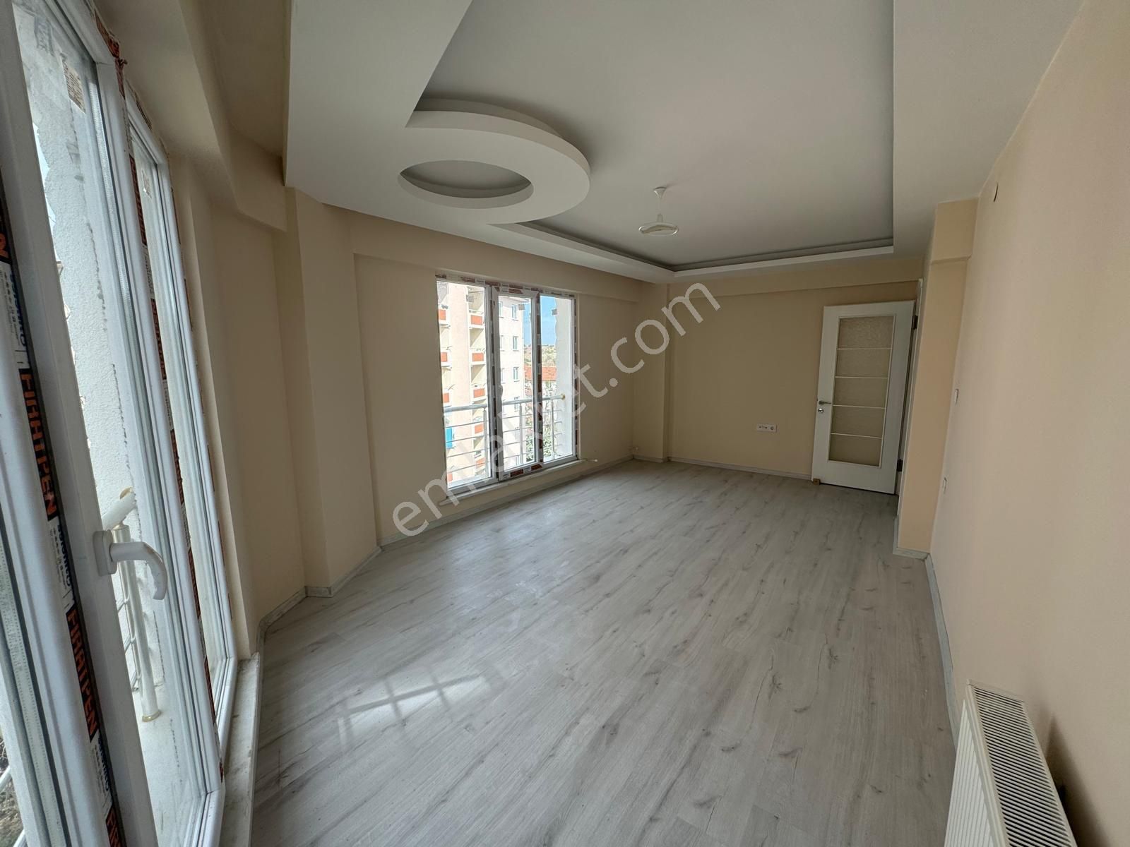 Muratlı Caddesinde, Askeri Lojmanın Yanında Satılık Daire. - Görsel 2