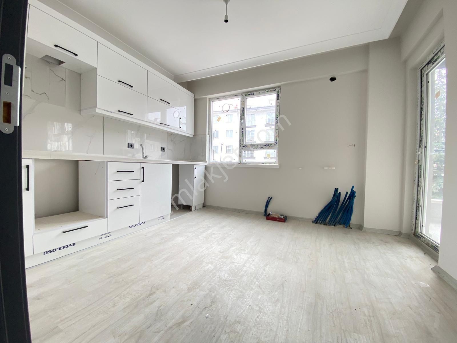 Beşikkaya Sıfır Orta Kat 3+1 120m2 Ç.banyolu Köşe Daire Teras Balkon - Görsel 7
