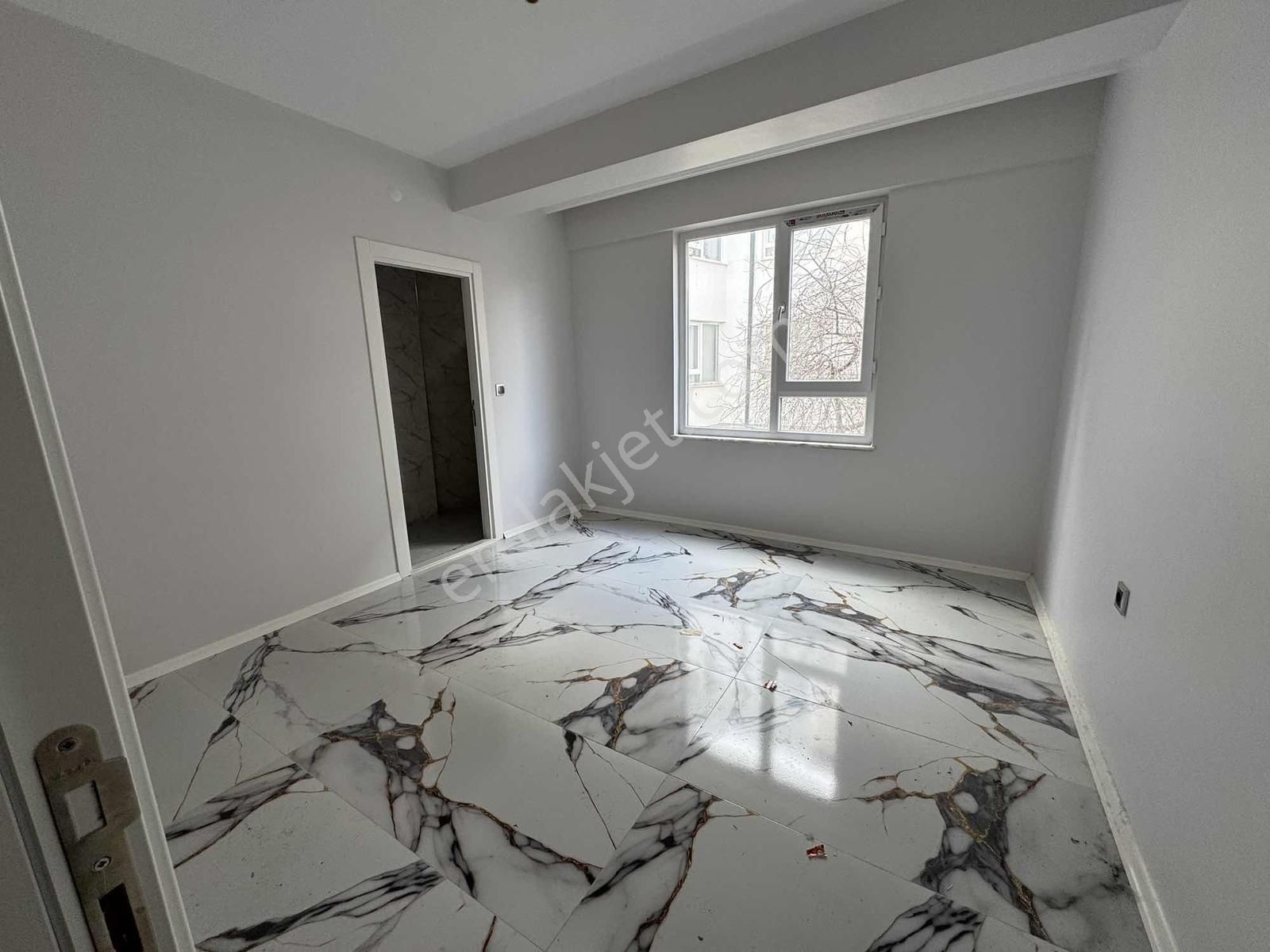 Esentepe Mah. Yeşil Cami Yanı Ebeveyn Banyolu Satılık 2+1 Daire - Görsel 2