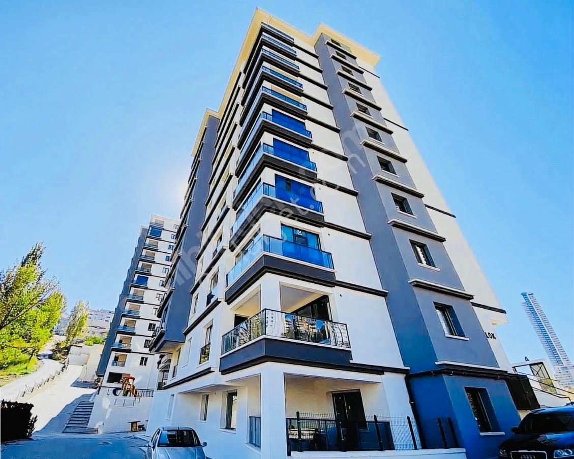 Çankayada Site İçerisinde Ebeveyn Banyolu 2+1 Kiralık Daire