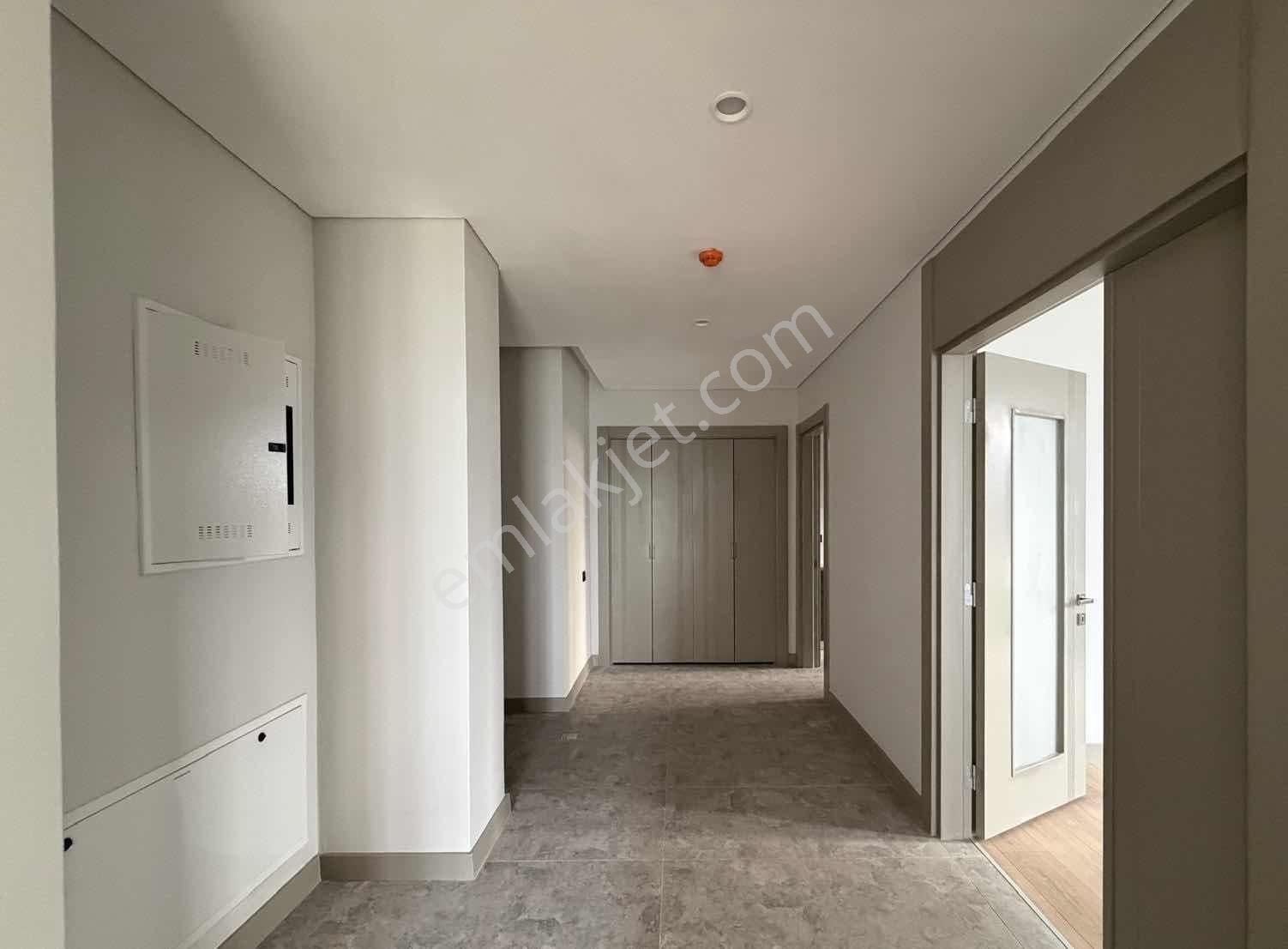 Çınarköy /yüksek Tavan /büyük M2 /geniş Bahçe /devirli Satılık - Görsel 8