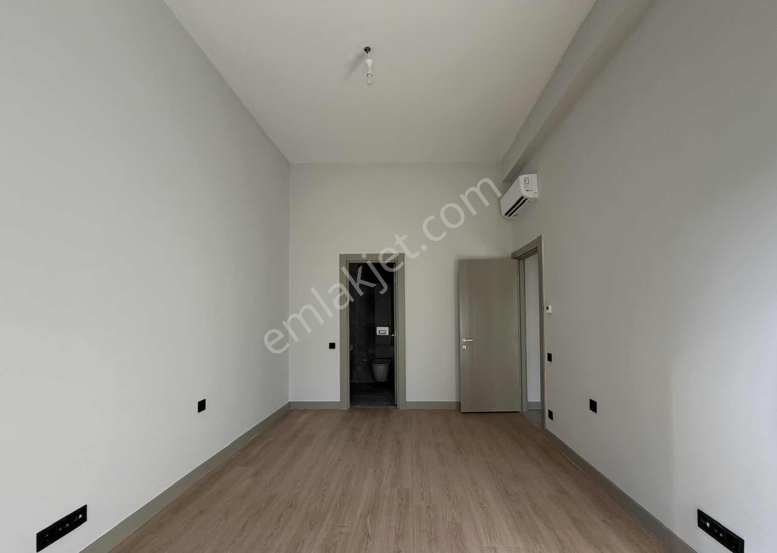 Çınarköy /yüksek Tavan /büyük M2 /geniş Bahçe /devirli Satılık - Görsel 13