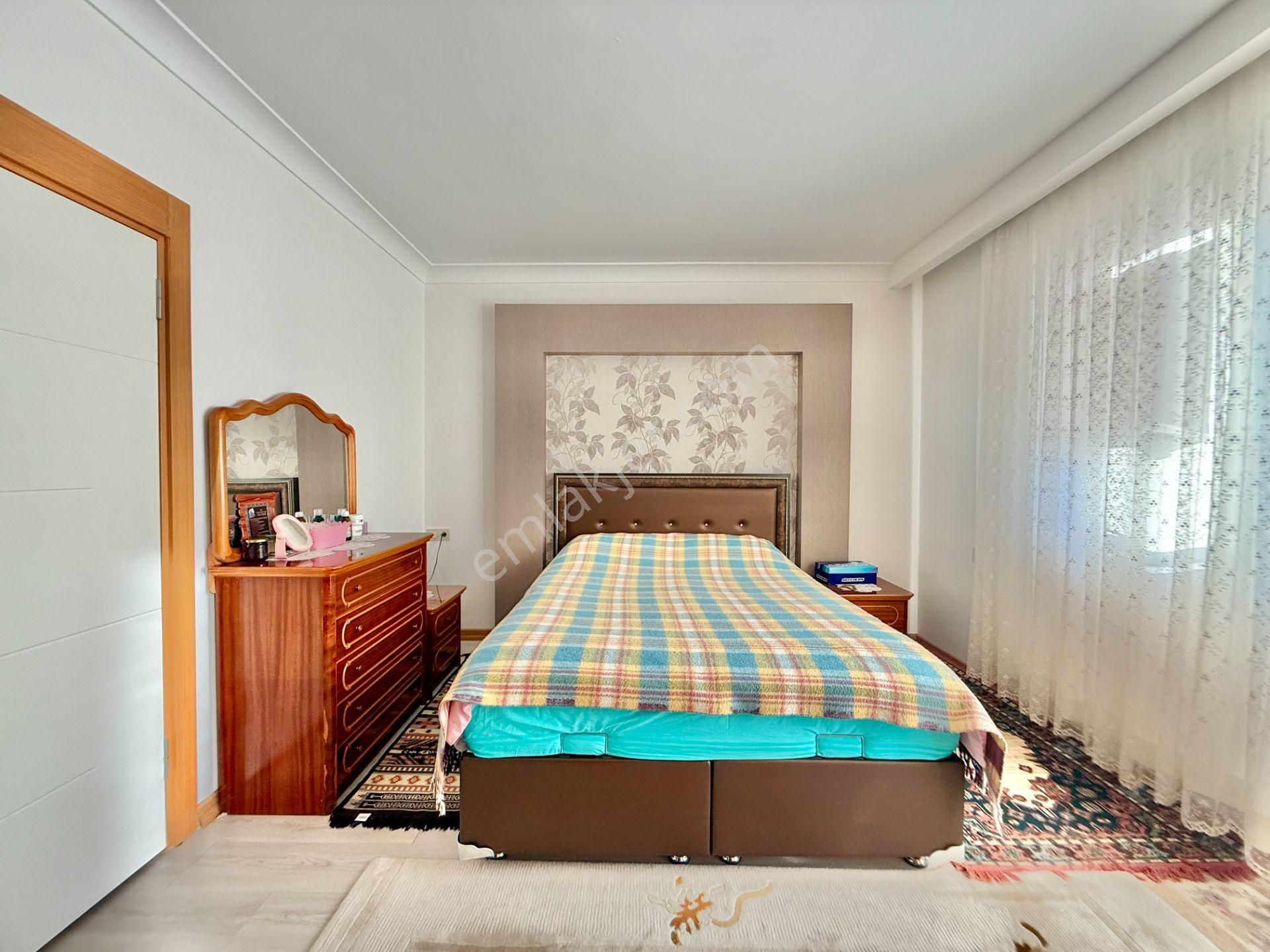 Pursaklar Mehmet Zengin Emlak'tan Merkezde Ultra Lüks Site İçersinde Teras Balkonlu 7.kat 4+1 Daire - Görsel 12