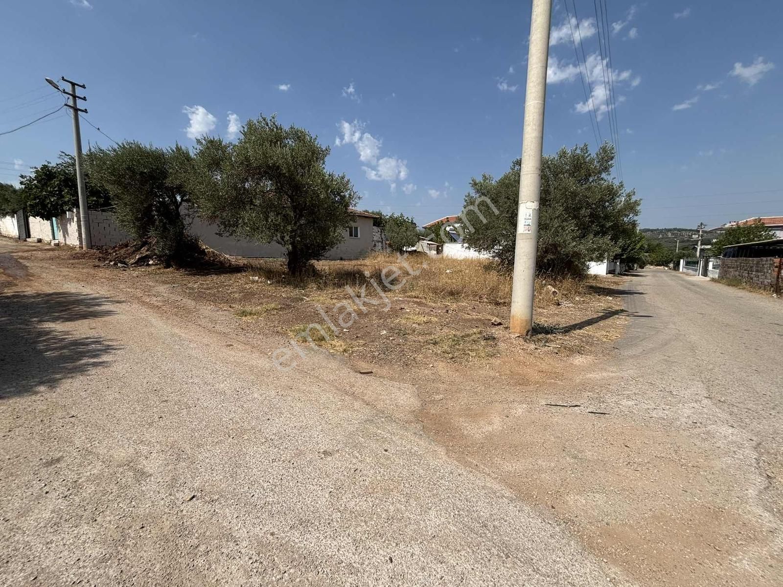 Yazıbaşı'da Satılık Köşe Arsa 3 Kat % 40 İmarlı