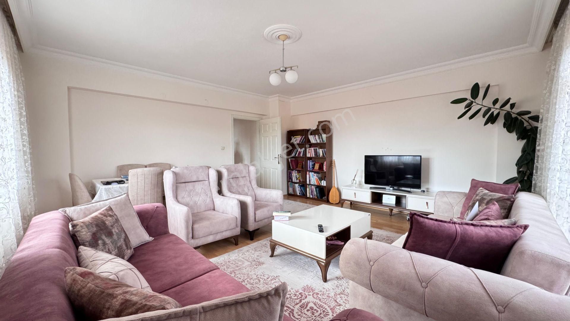 Pursaklar Mehmet Zengin Emlak'tan Y.emre Mah.de Hesaplı Fiyata , Asansörlü, Masrafsız, 4.kat 3+1