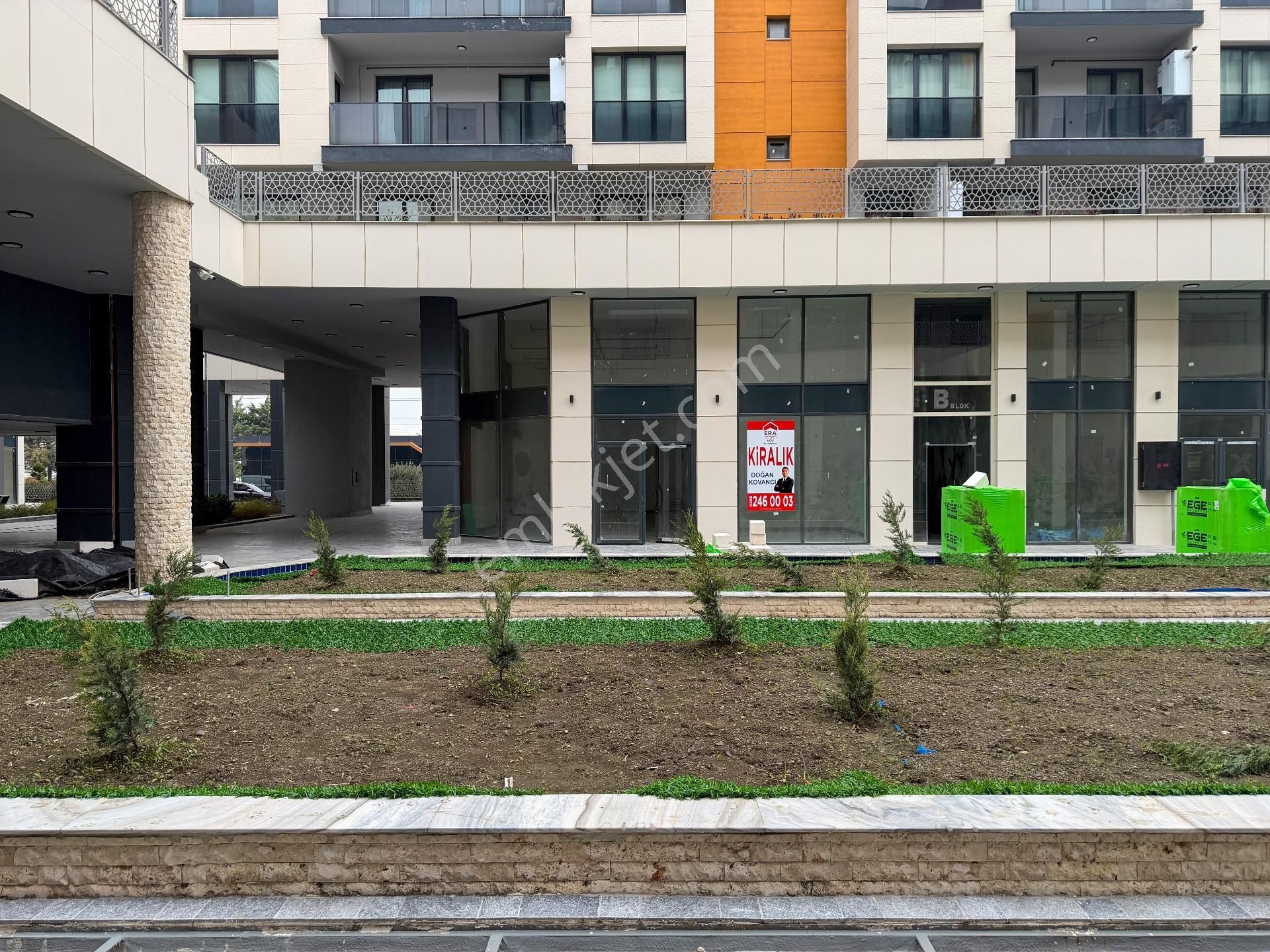 Ayyıldız Konutları'nda Kiralık Köşe Cephe Dükkan - Görsel 3