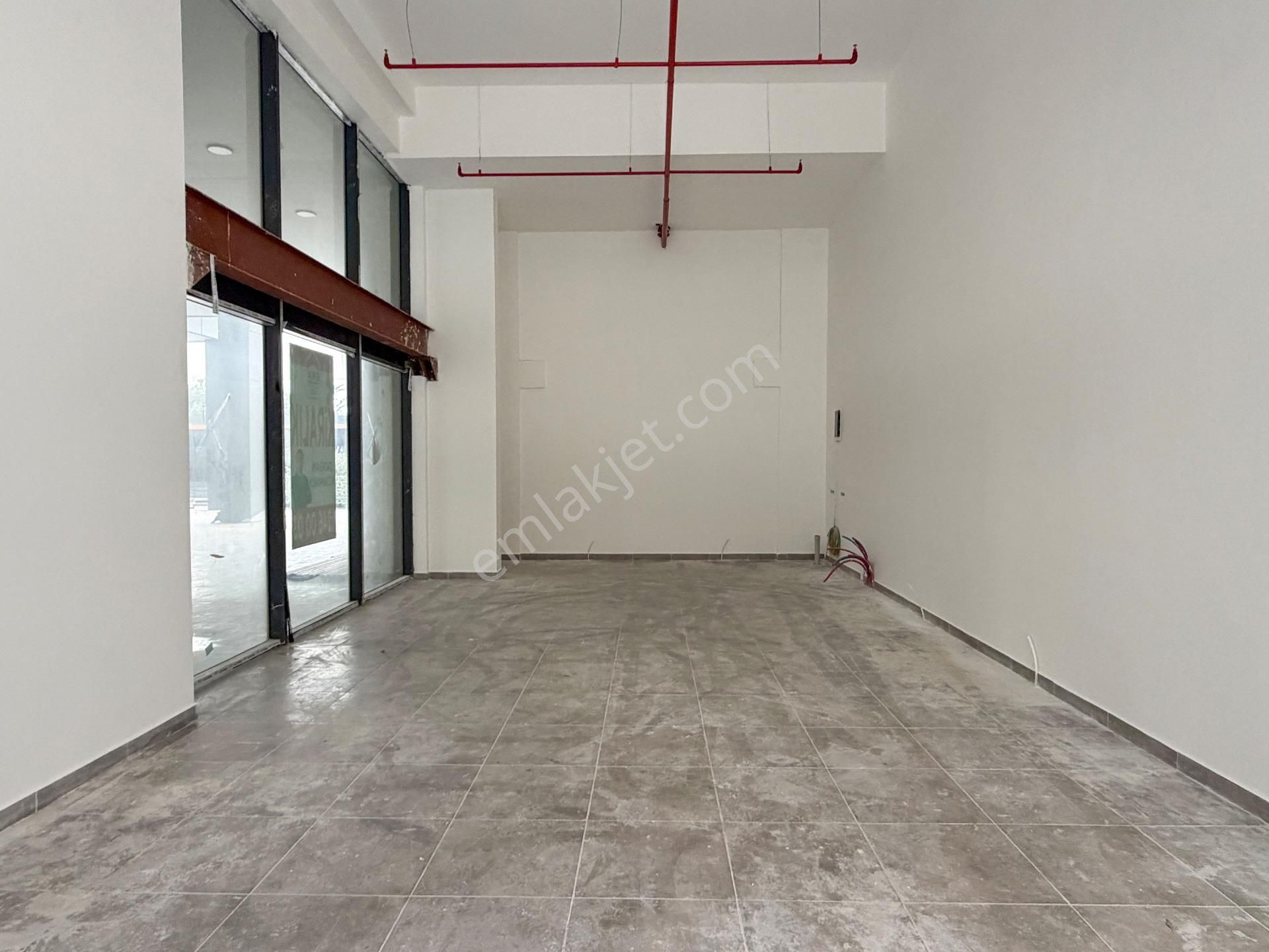 Ayyıldız Konutları'nda Kiralık Köşe Cephe Dükkan - Görsel 9