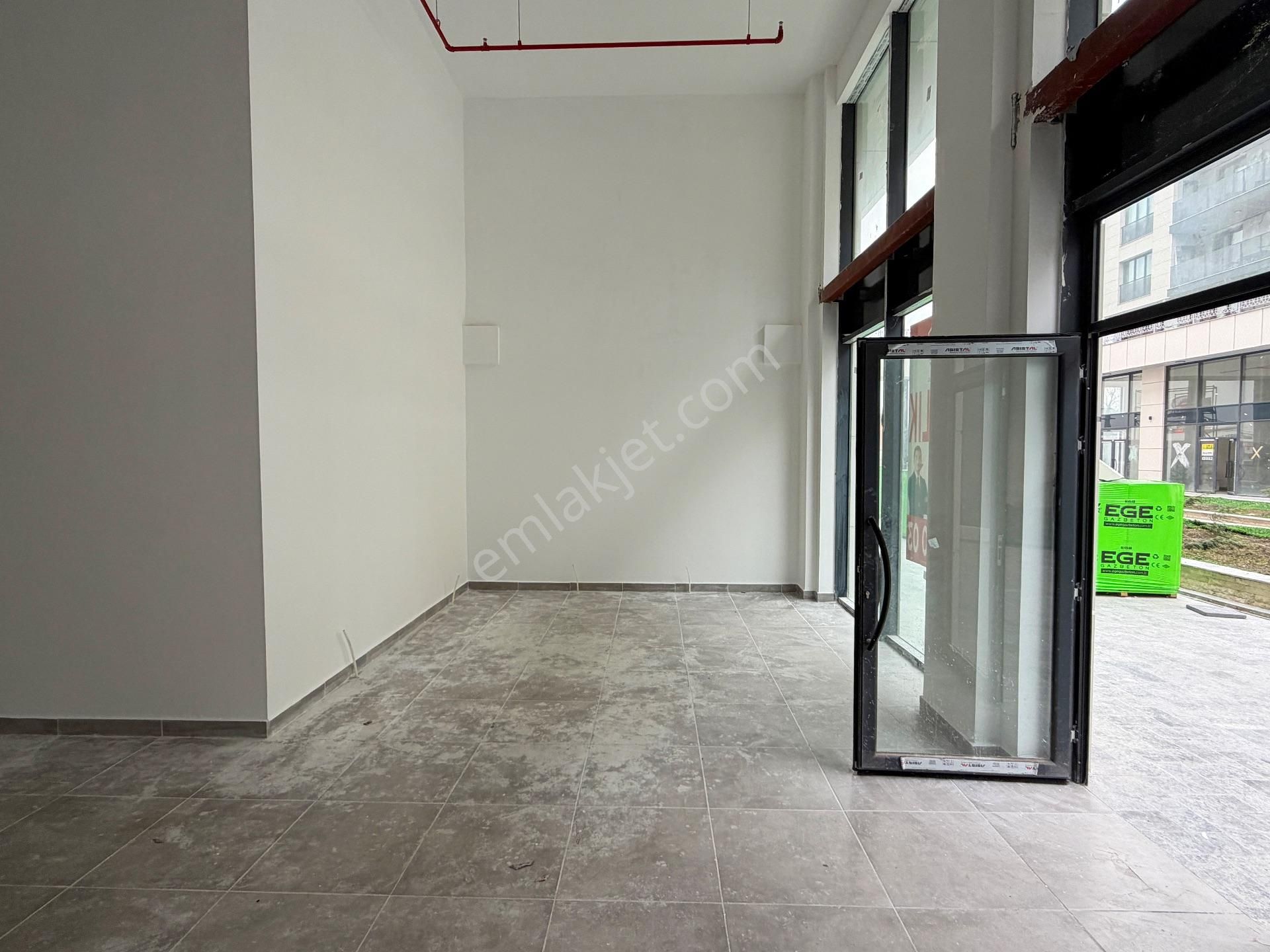 Ayyıldız Konutları'nda Kiralık Köşe Cephe Dükkan - Görsel 11