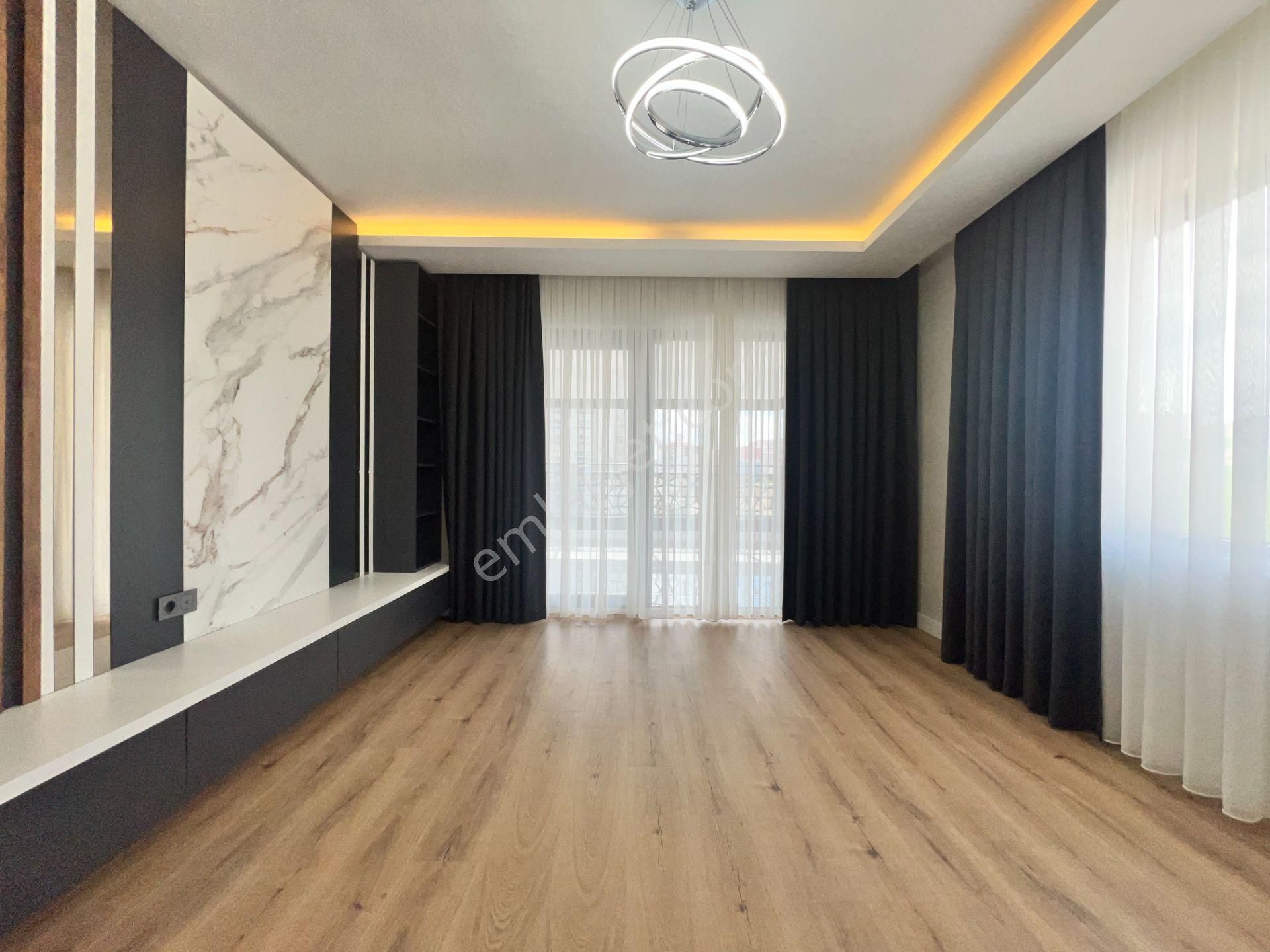 Pursaklar Ufuk Kılıç Emlak'tan Bulvar Cepheli Sıfır 4+1 Site Dairesi - Görsel 13