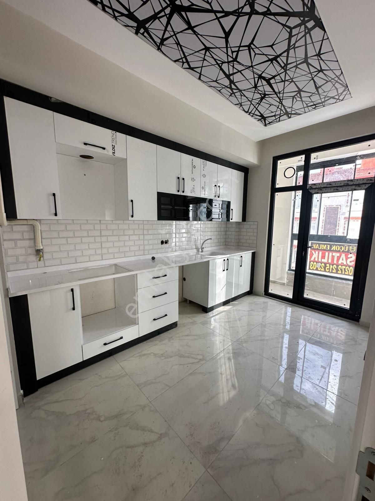 Afyon Üçok Emlaktan Ali İhsan Paşa Mah Satılık Sıfır Arakat 3+1 Daire - Görsel 8