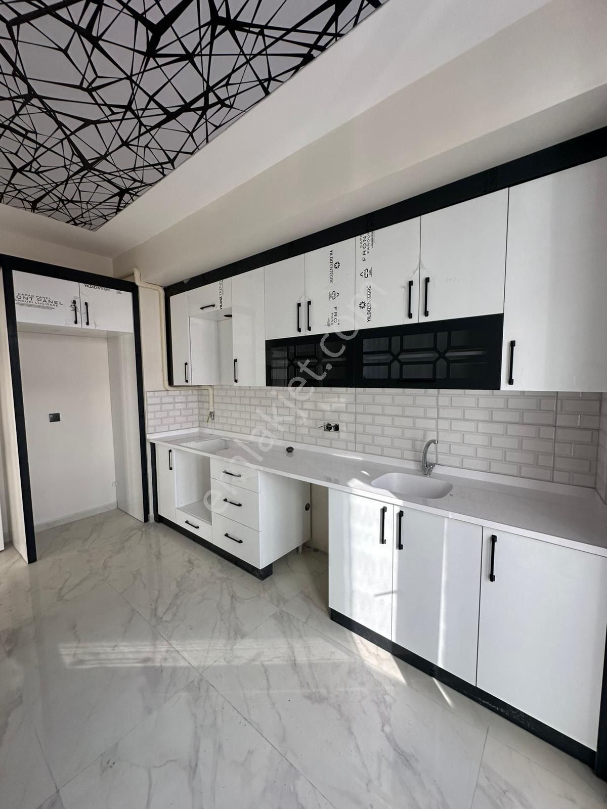 Afyon Üçok Emlaktan Ali İhsan Paşa Mah Satılık Sıfır Arakat 3+1 Daire - Görsel 9