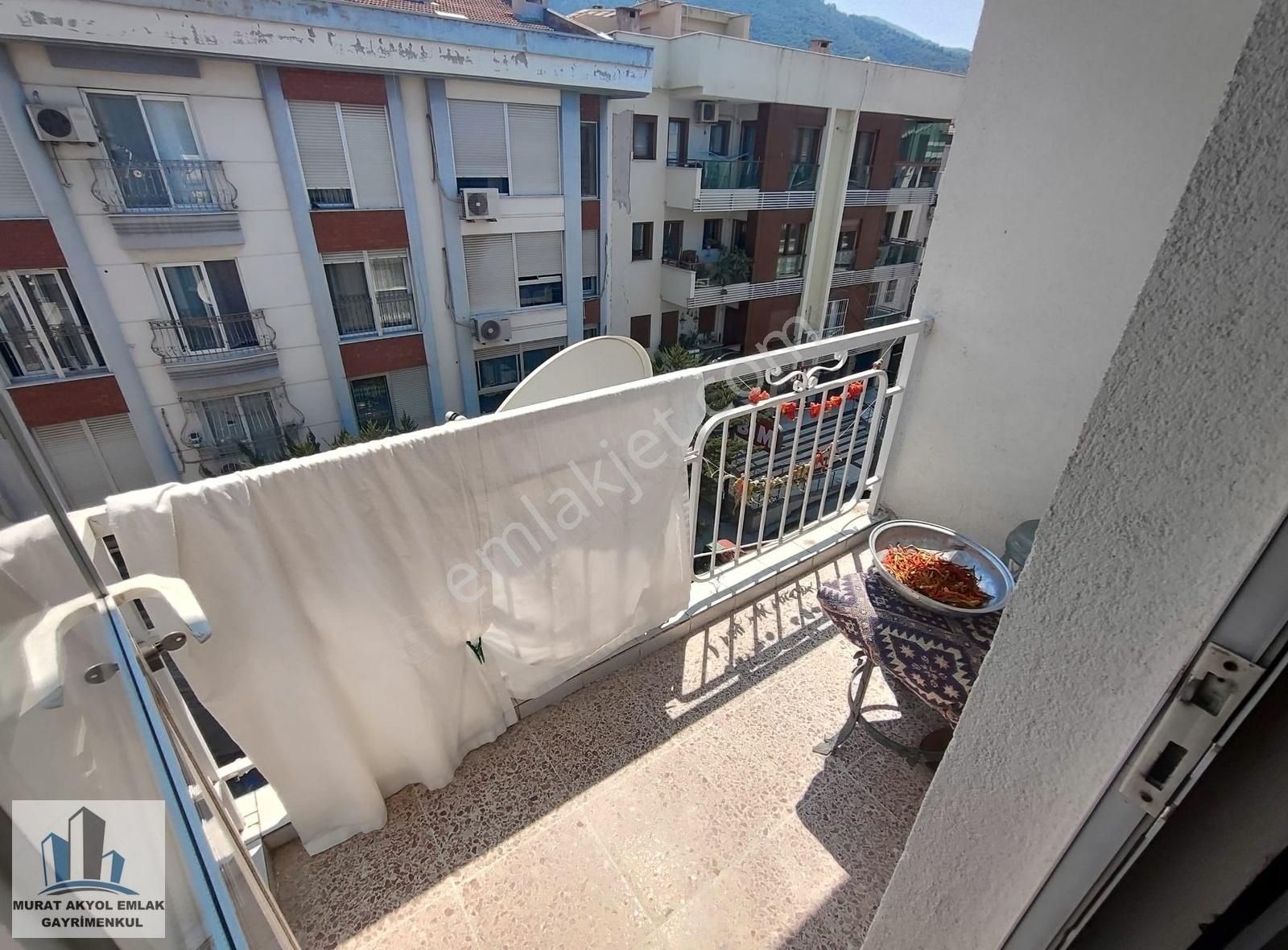 Onur Mahallesi'nde Metro İstasyonu Yakınında 3+1 Klasik Daire - Görsel 14