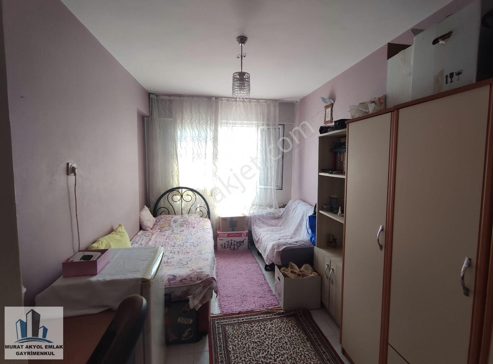 Onur Mahallesi'nde Metro İstasyonu Yakınında 3+1 Klasik Daire - Görsel 3