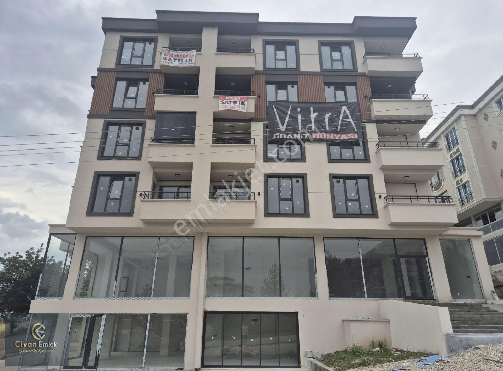 Civandan Rte Cepheli Ofise Uygun Yerden Isıtma Satılık 1+1