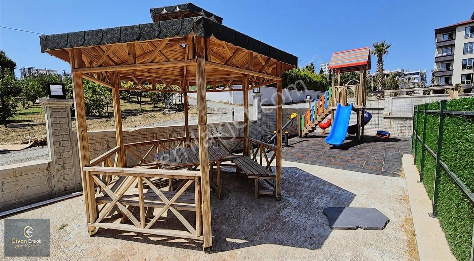 Civandan Toplukonutta Havuzlu Ful Olanaklı Sitede Satılık 1+1 - Görsel 4