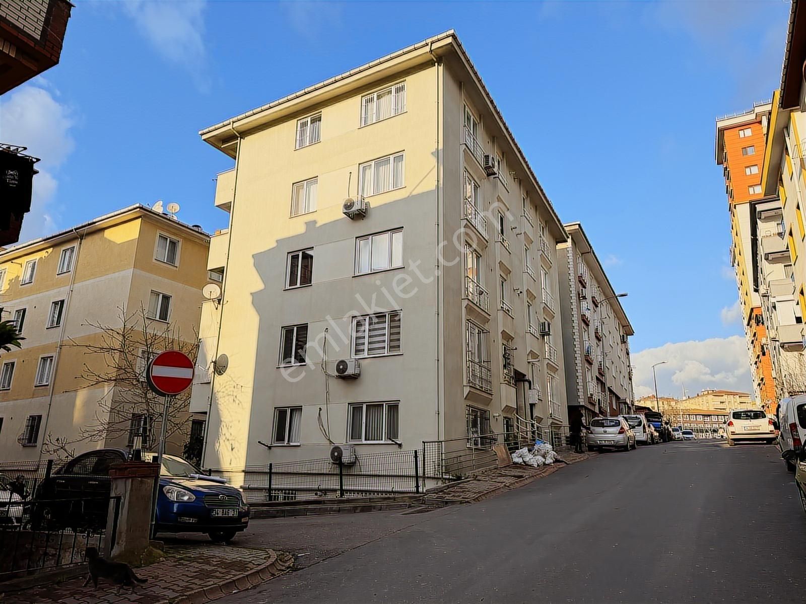 Ümraniye- Esenevlerde Ferah Kullanışlı 2+1 Bahçe Katı Daire