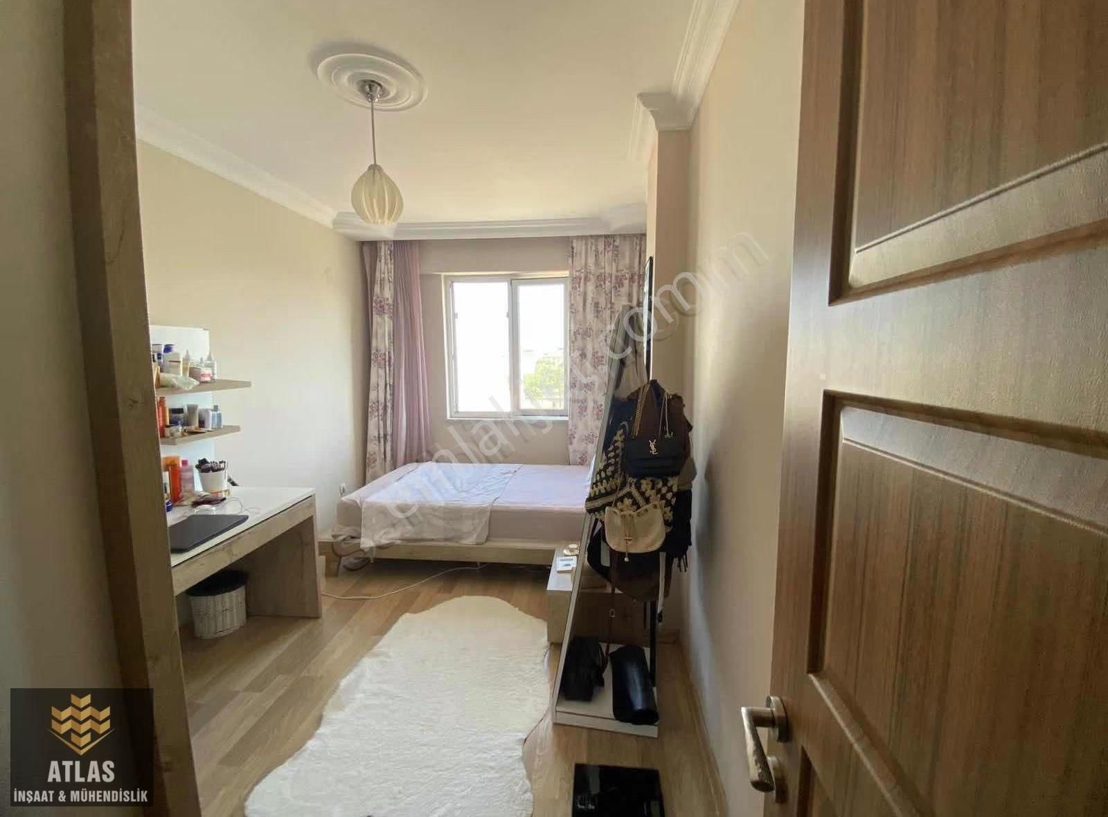 Kent Meydanına Yakın Ön Cephe 3+1 Ayrı Mutfak Çok Geniş Daire - Görsel 2