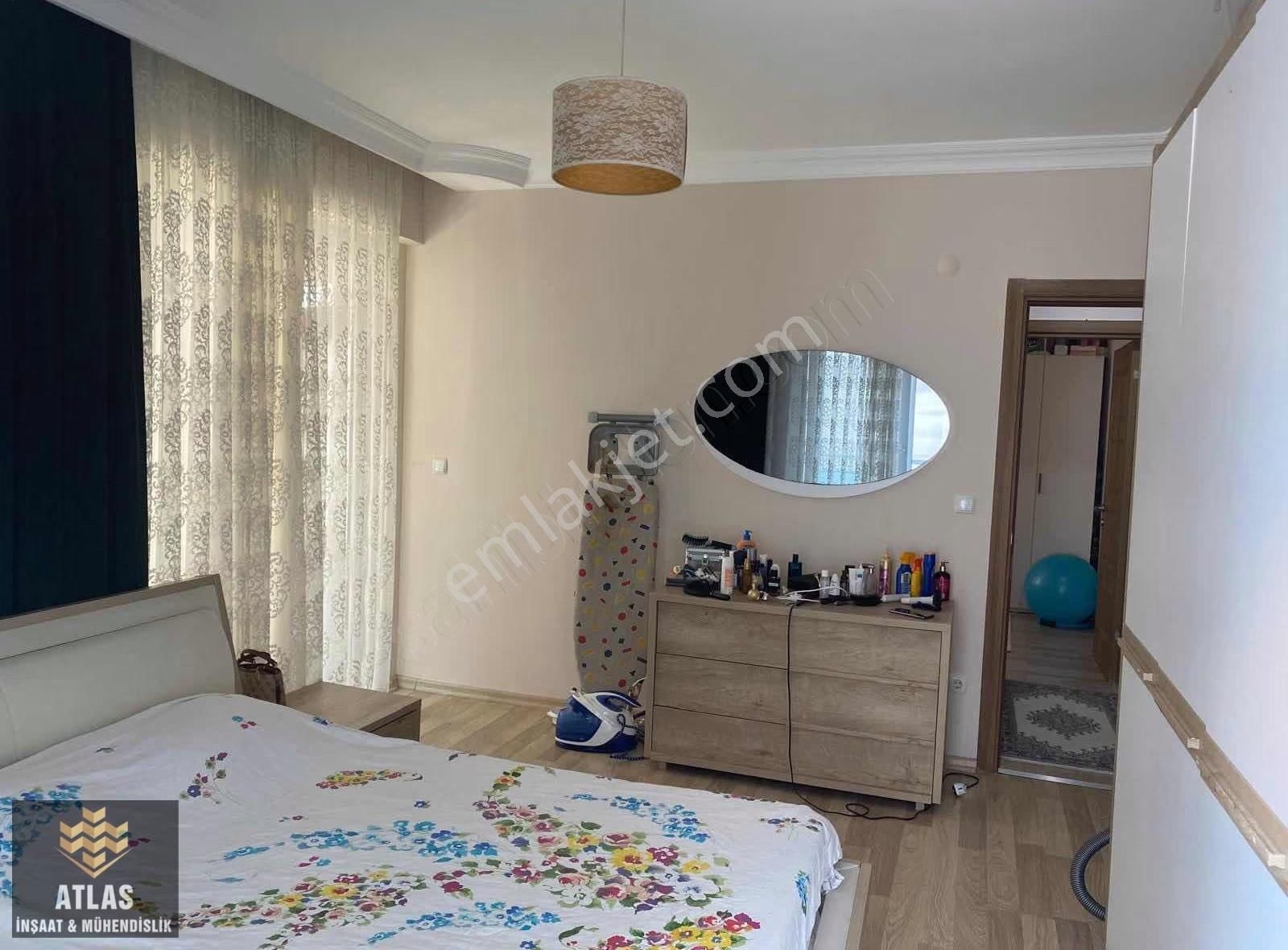 Kent Meydanına Yakın Ön Cephe 3+1 Ayrı Mutfak Çok Geniş Daire - Görsel 3