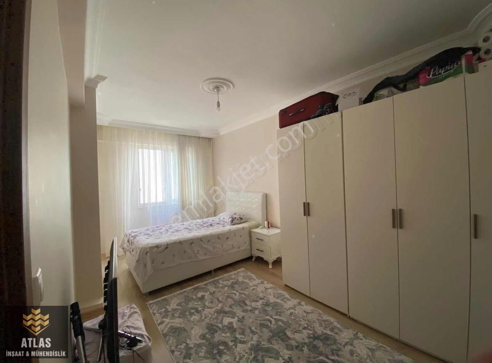 Kent Meydanına Yakın Ön Cephe 3+1 Ayrı Mutfak Çok Geniş Daire - Görsel 24