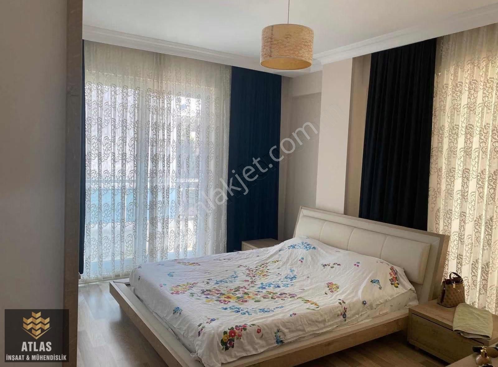 Kent Meydanına Yakın Ön Cephe 3+1 Ayrı Mutfak Çok Geniş Daire - Görsel 14