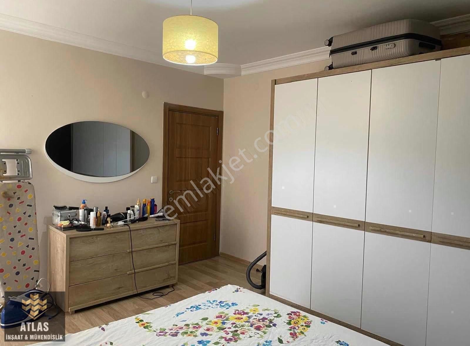 Kent Meydanına Yakın Ön Cephe 3+1 Ayrı Mutfak Çok Geniş Daire - Görsel 4