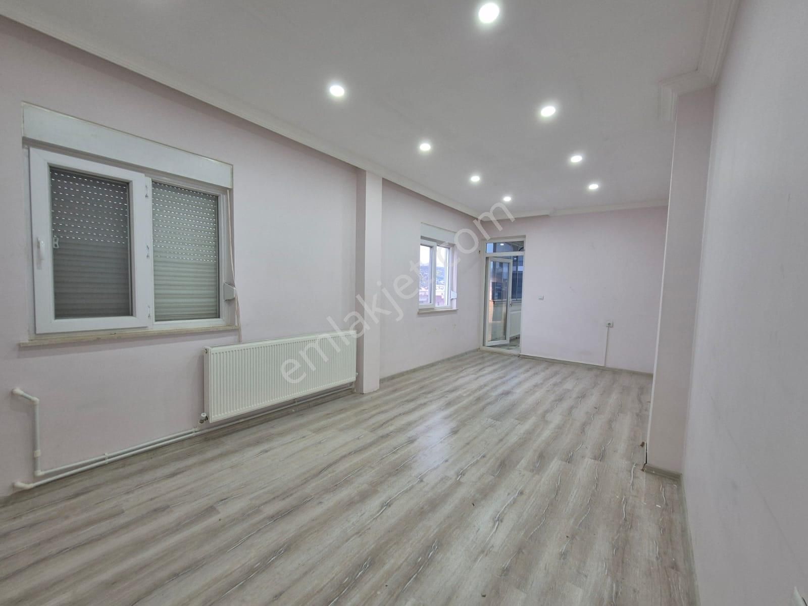 Göçerler'de Dgazlı Havuzlu Cam Balkon Site İçi 5+1 Dubleks Daire - Görsel 3