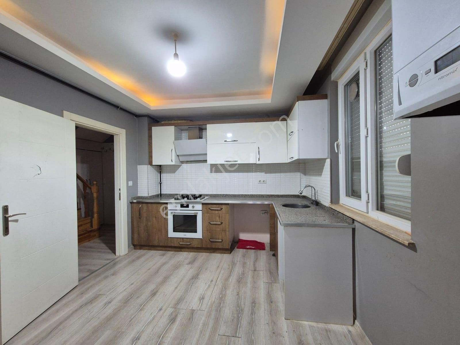 Göçerler'de Dgazlı Havuzlu Cam Balkon Site İçi 5+1 Dubleks Daire - Görsel 8