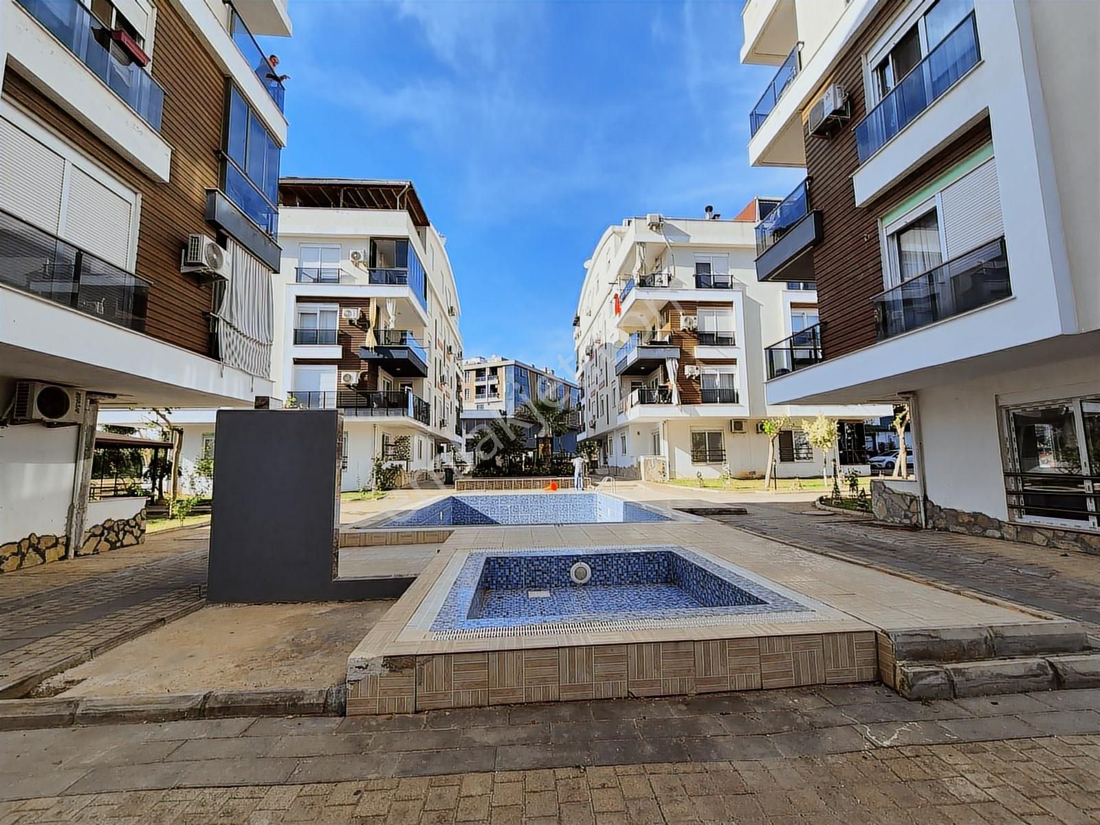 Göçerler'de Dgazlı Havuzlu Cam Balkon Site İçi 5+1 Dubleks Daire - Görsel 12