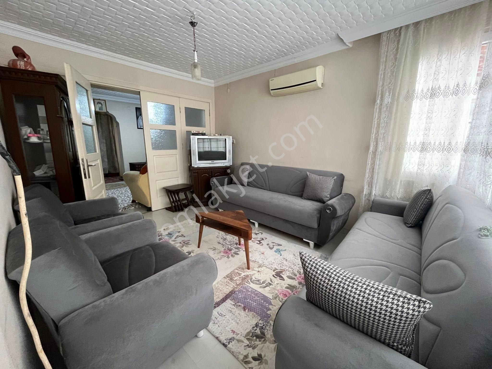 🏡 Göl-san Gayrimenkul’den 🏡 Turan Mah. Merkezi Konumlu 3+1 Satılık Daire