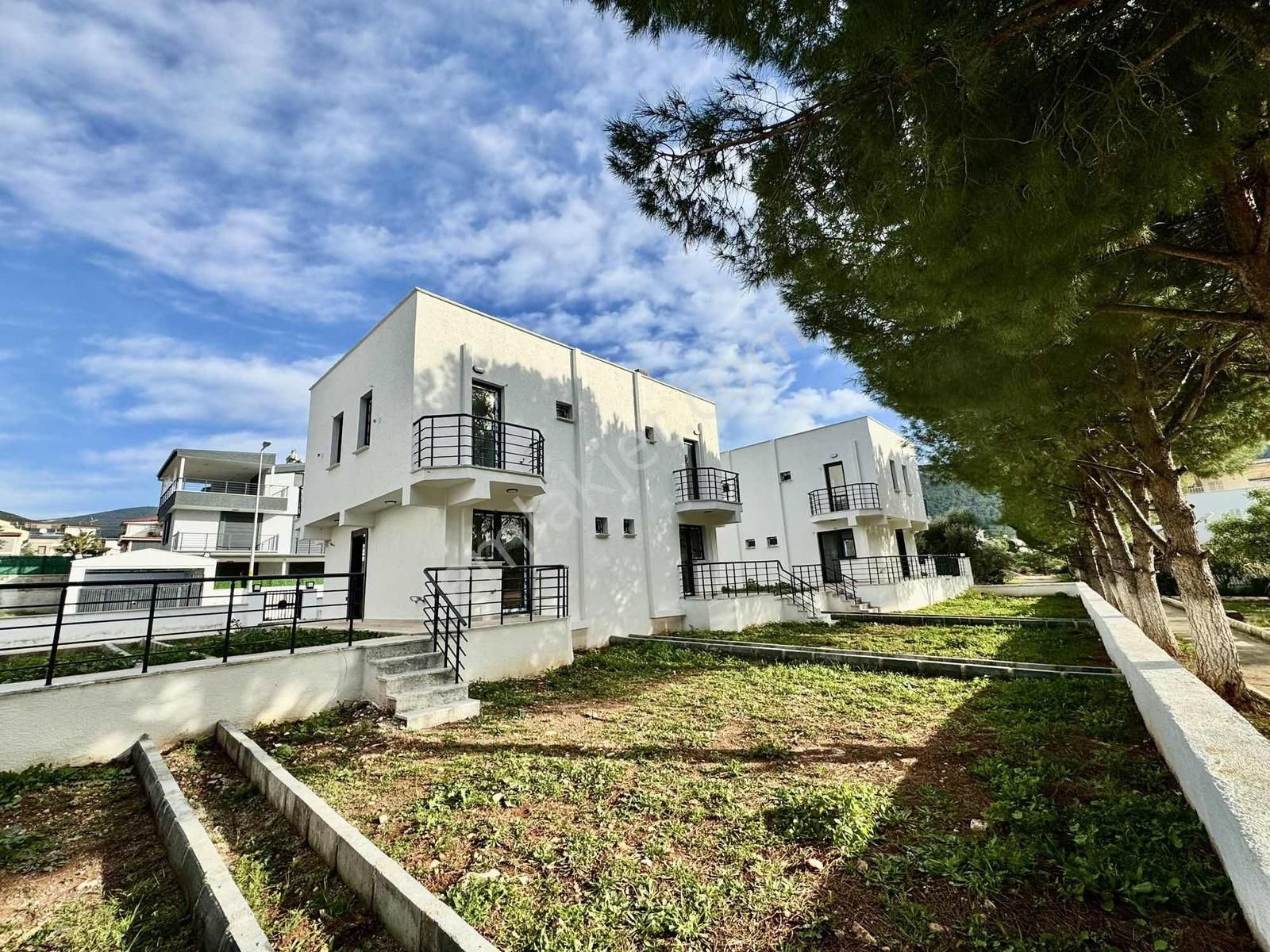 Akbükte Sıfır Geniş Bahçeli Kelepir 2+1 İkiz Villa - Görsel 25